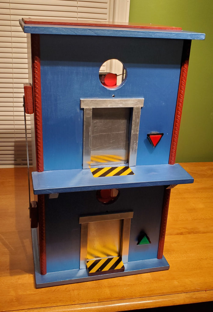 Toy elevator that goes up and down